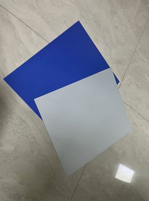Piastra CTP termica a doppio strato con accuratezza di registrazione migliorata e rivestimento blu scuro per la gestione della luce del giorno
